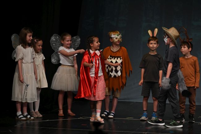 Little Red Riding Hood 2 f